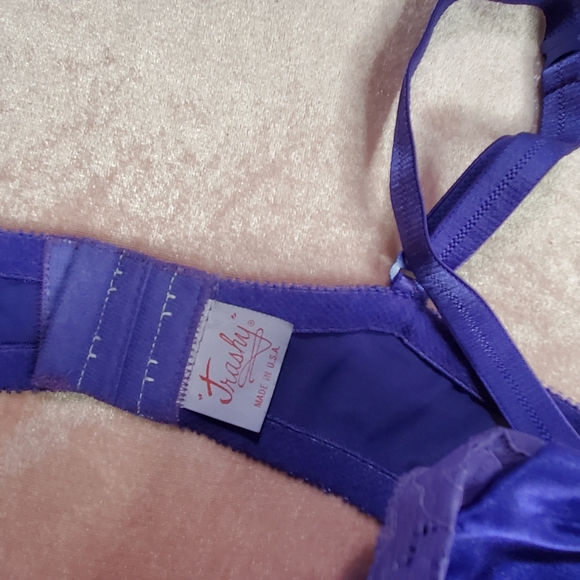 Trashy lingerie - Picture 2 of 3